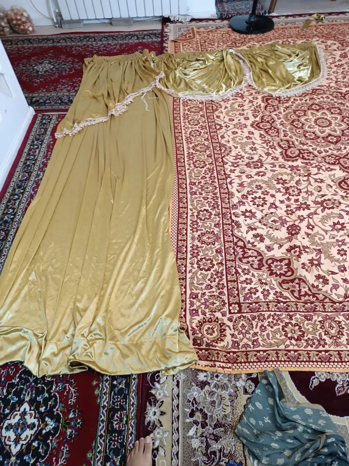 پرده دستک والان پرده دو عددکامل با گیپور و قالیچه|پرده، رانر، رومیزی|مشهد, الهیه|دیوار