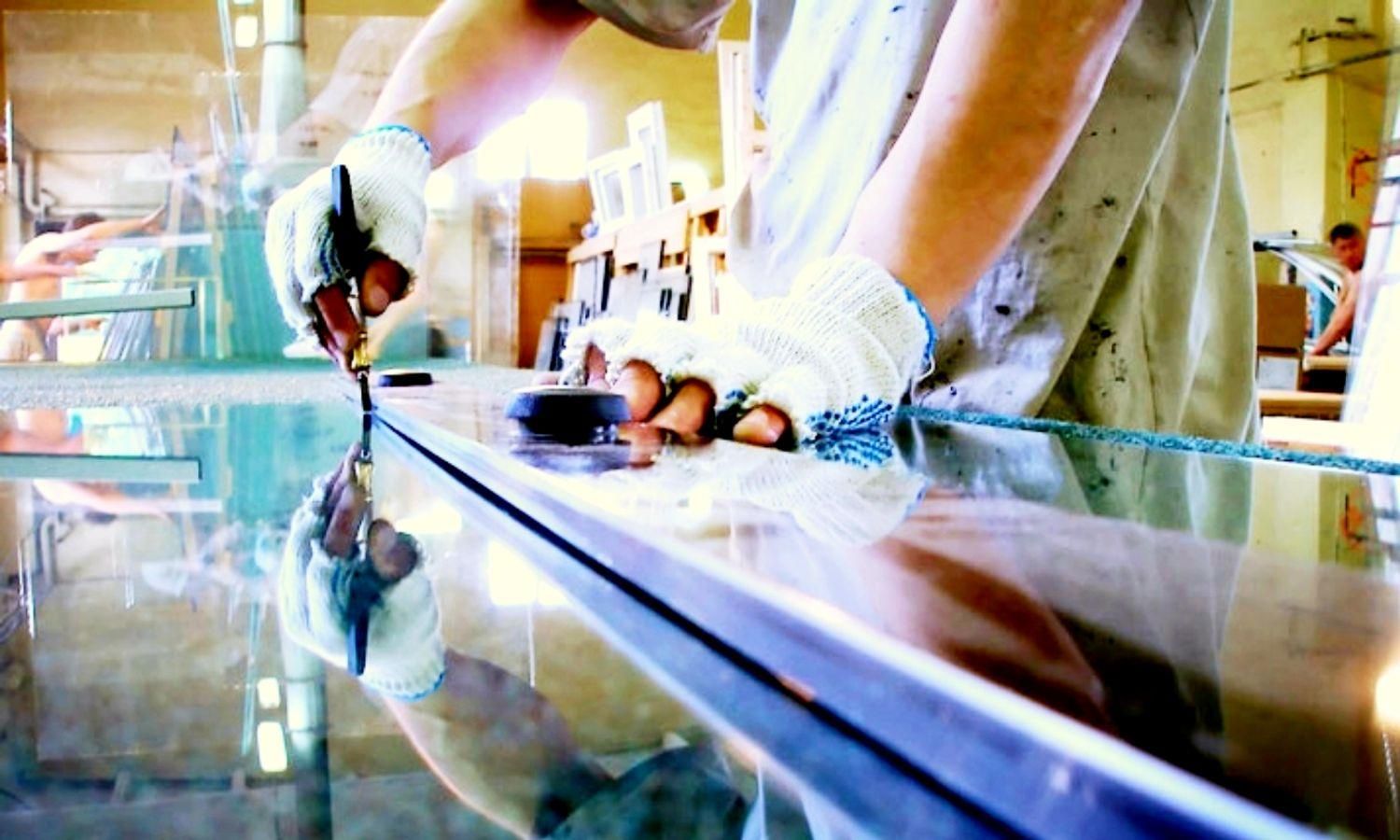 * شیشه بری 1* شیشه سکوریت 1* سرویس 1*|خدمات پیشه و مهارت|تهران, صادقیه|دیوار