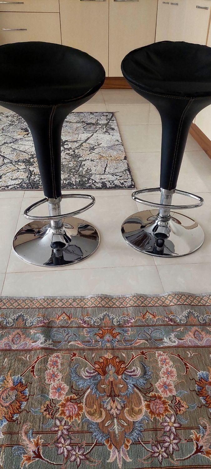 دو عدد صندلی اپن|صندلی و نیمکت|مشکیندشت, |دیوار