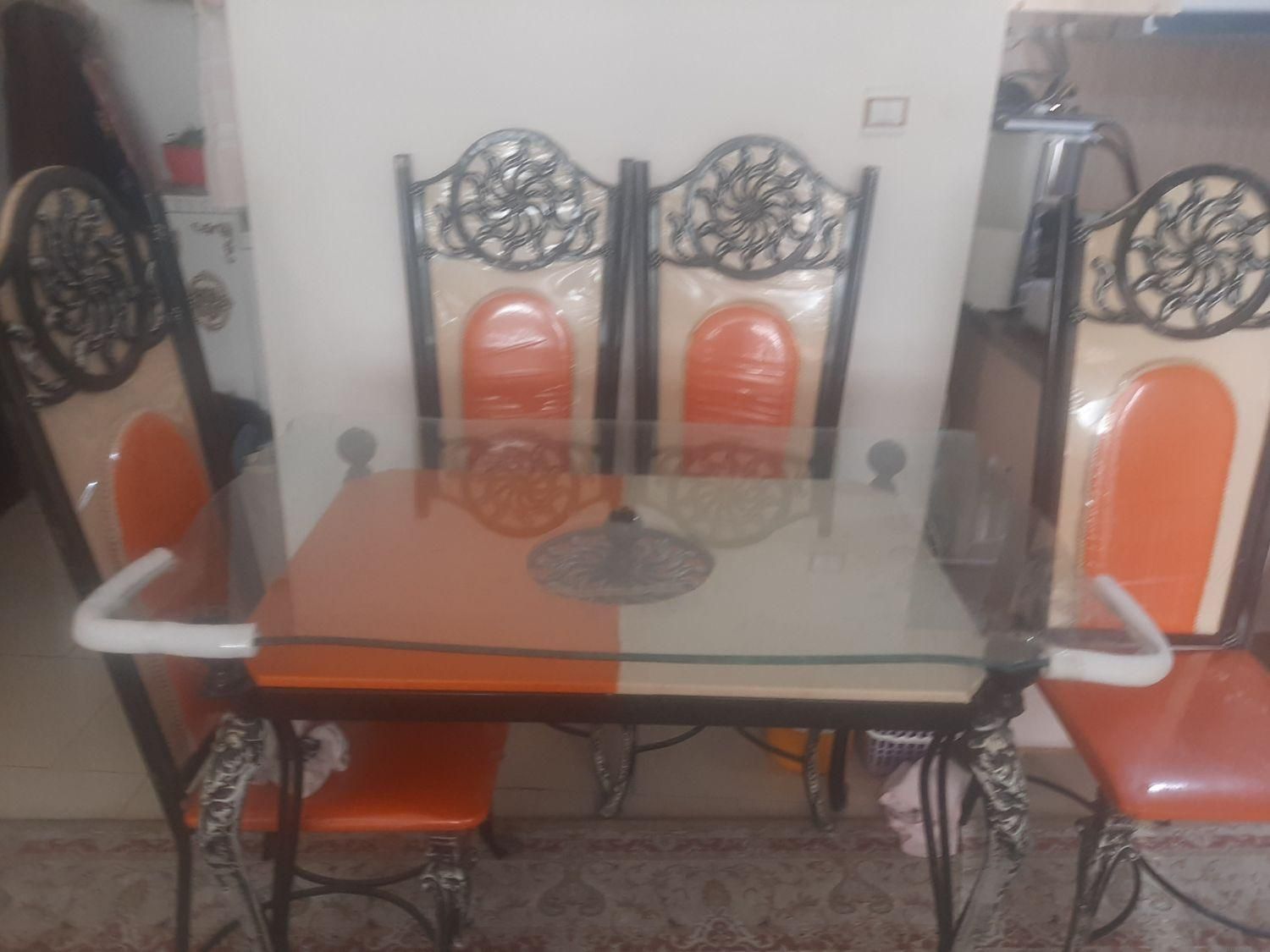 میز ناهارخوری چهارنفره فرفورژه سالم و شیک|میز و صندلی غذاخوری|گلبهار, |دیوار