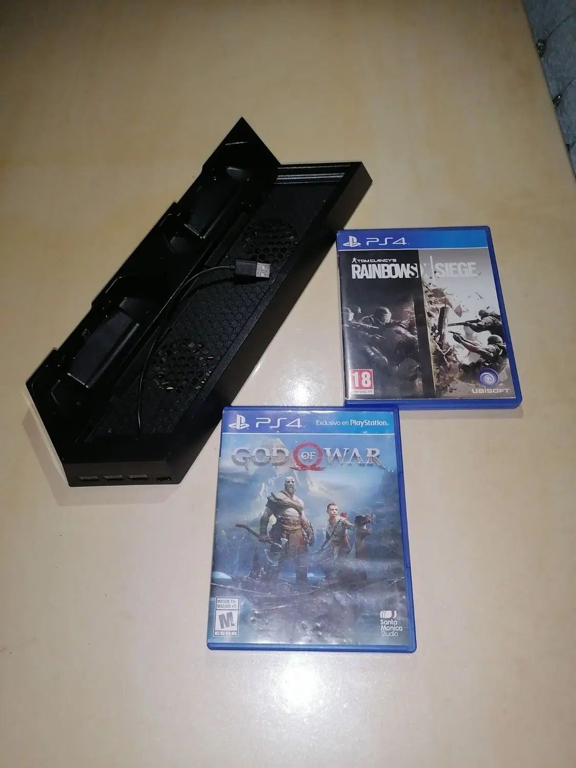 بازی ps4(گاد اف وار4 و رینبو) پایه ps4(فن شارژر)|کنسول، بازی ویدئویی و آنلاین|تهران, شهرک امام خمینی|دیوار