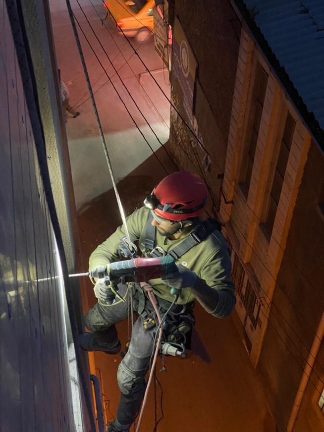 خدمات کار در ارتفاع بدون داربست|خدمات پیشه و مهارت|مراغه, |دیوار