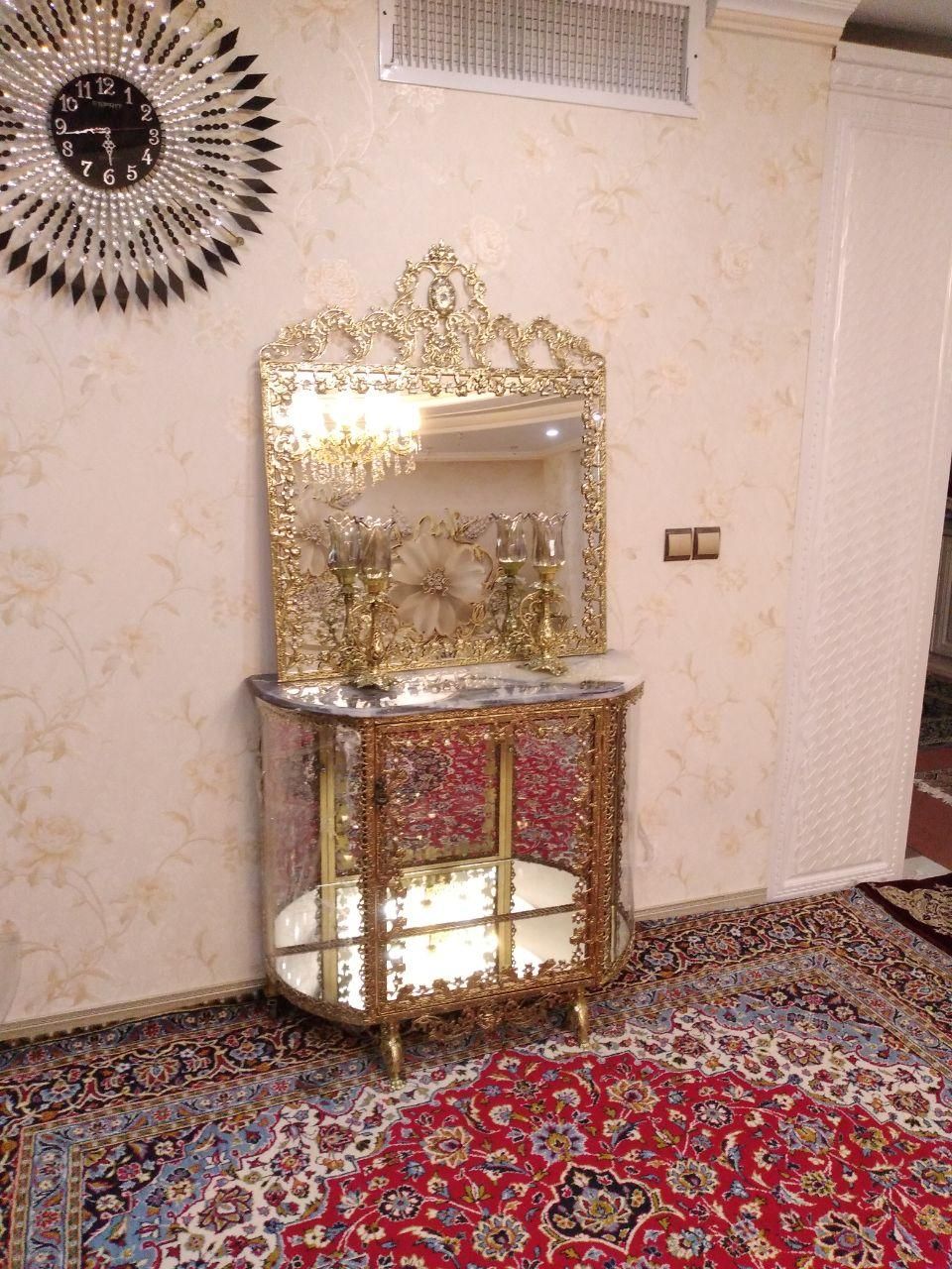 آئینه وکنسول باشمعدان برنزدرجه یک|مبلمان خانگی و میز عسلی|تهران, نیروی هوایی (پیروزی)|دیوار