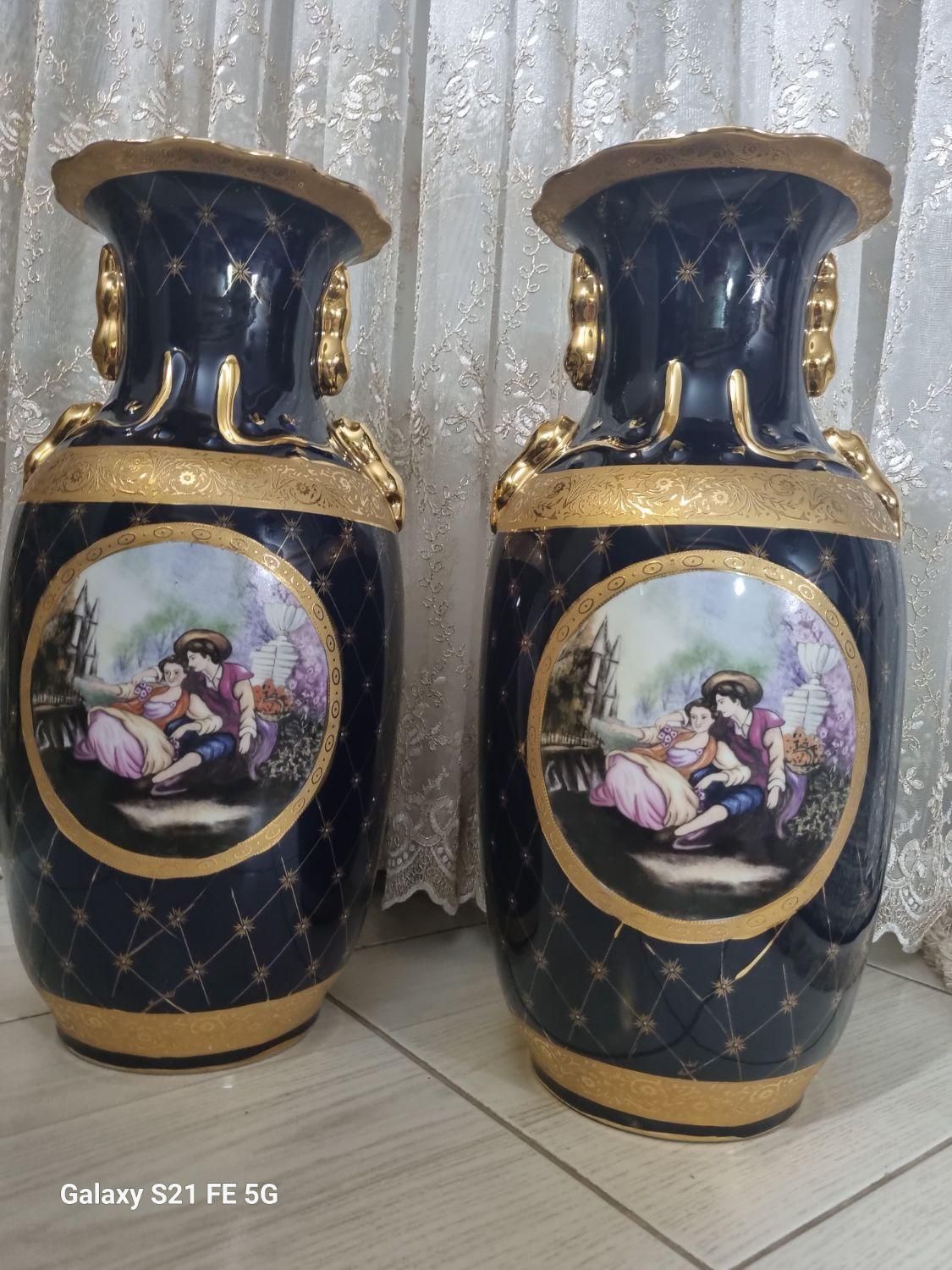 یه جفت گلدون سرمه‌ای بزرگ کنار سالنی ۵۳ سانت|صنایع دستی و سایر لوازم تزئینی|اصفهان, پارک مشتاق|دیوار
