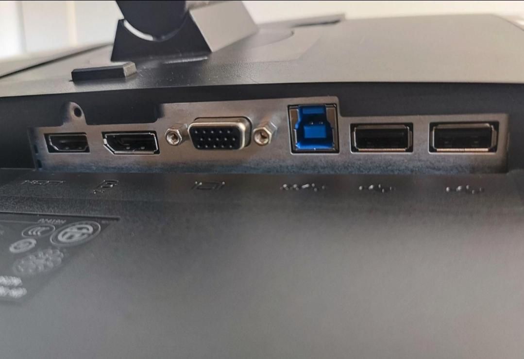 مانیتور 2213 دل استوک / 22 اینچ فوق العاده تمیز|قطعات و لوازم جانبی رایانه|مشهد, شهرک رازی (شهرک غرب)|دیوار