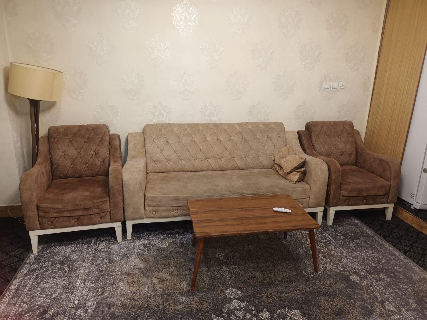 مبل ۵نفره نیم ست چستر|مبلمان خانگی و میز عسلی|تهران, شهید آوینی|دیوار
