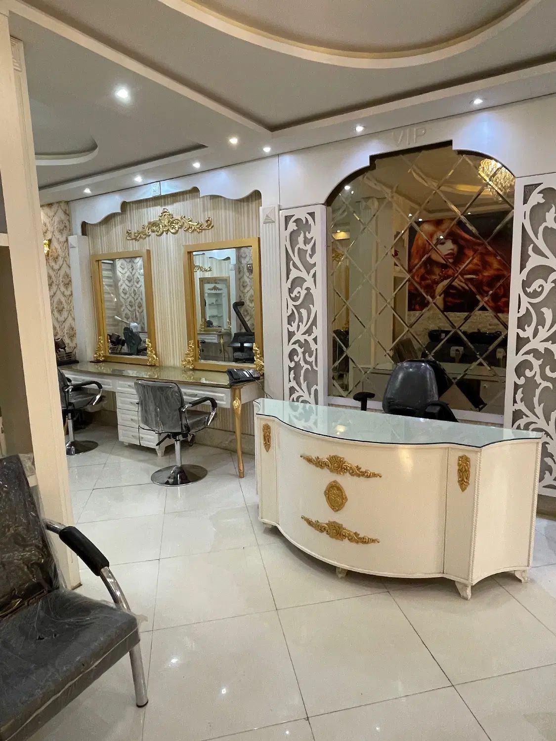 اجاره  اناق ولاین ها در سالن vip دارای تابلو|اجارهٔ دفتر کار، اتاق اداری، مطب|مشهد, ایثار|دیوار