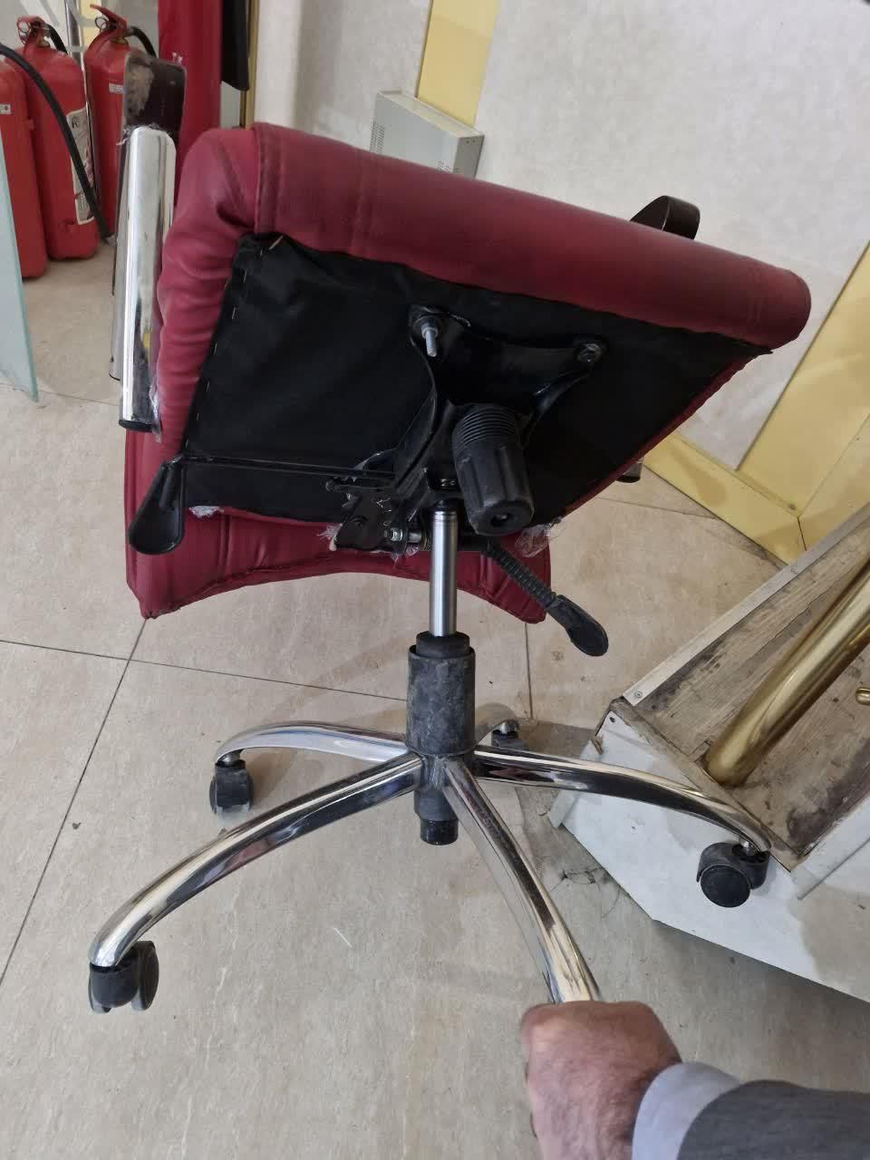 تعمیر انواع صندلی های چرخدار اداری|خدمات پیشه و مهارت|خرم‌آباد, |دیوار