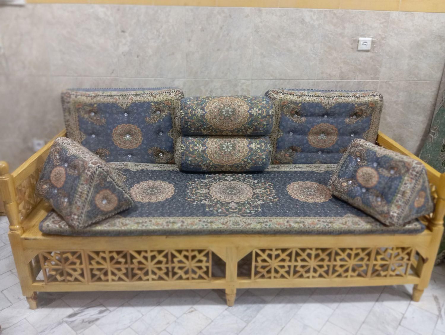 تخت سنتی *مدل خان نشین *کد00|مبلمان خانگی و میز عسلی|قم, قلعه صدری|دیوار