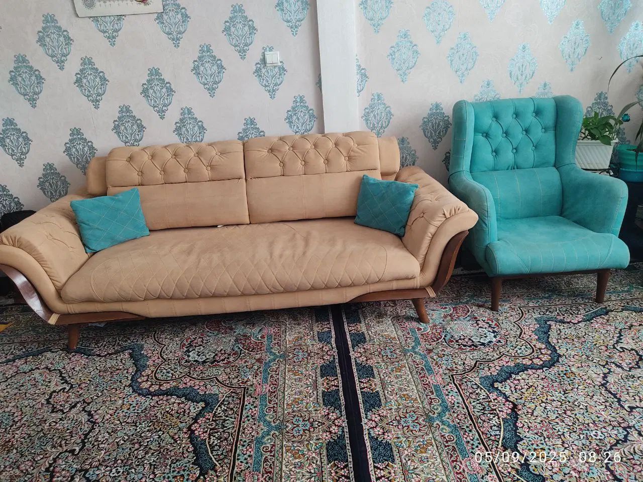 مبل راحتی تخت شو با میز عسلی شیک|مبلمان خانگی و میز عسلی|مشهد, بهاران|دیوار