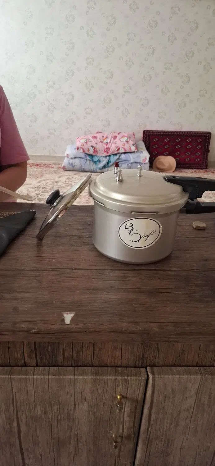 مقداری وسایل|ظروف پخت‌وپز|مشهد, سرافرازان|دیوار