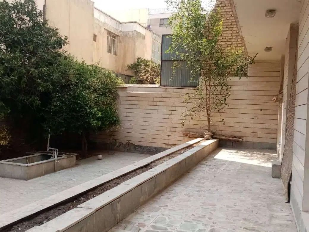 اجاره منزل ویلایی بزرگ واقع در بلوار گلستان|اجارهٔ خانه و ویلا|شیراز, کاراندیش|دیوار