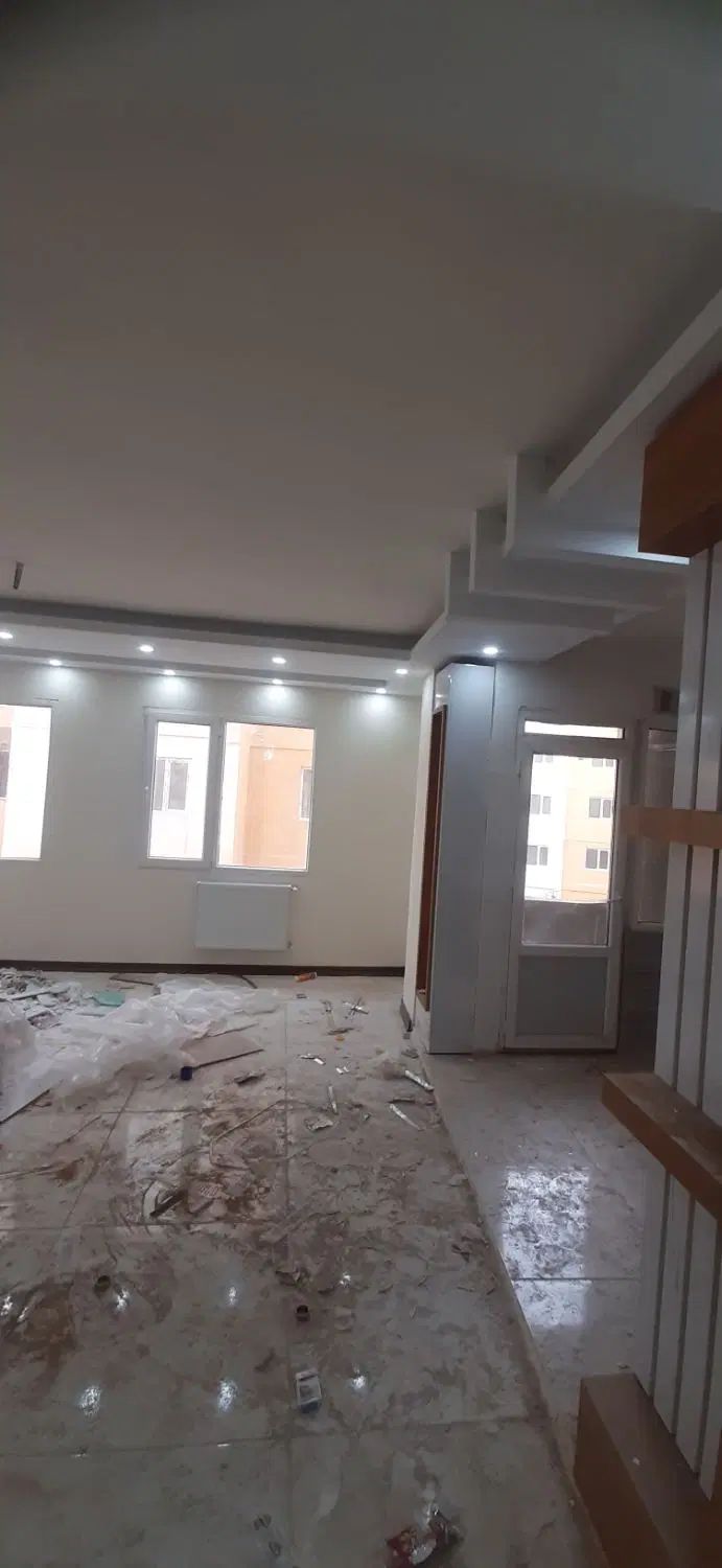 جنب مرکز خرید طبقه اول تکمیل ابریشم خوش قیمت|فروش آپارتمان|چهارباغ, |دیوار