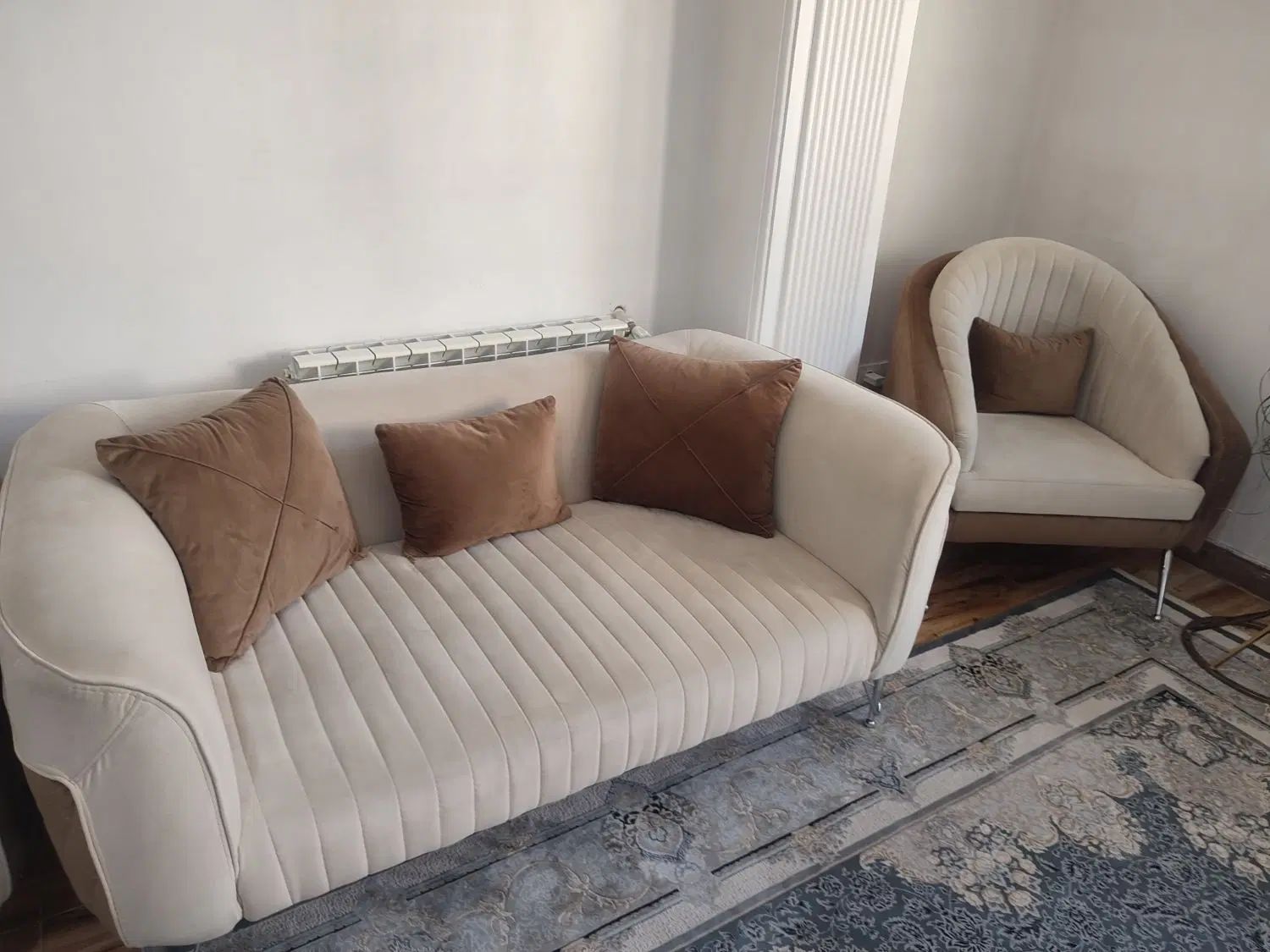 مبل ۷نفره سالم تروتمیز|مبلمان خانگی و میز عسلی|رشت, دیانتی|دیوار