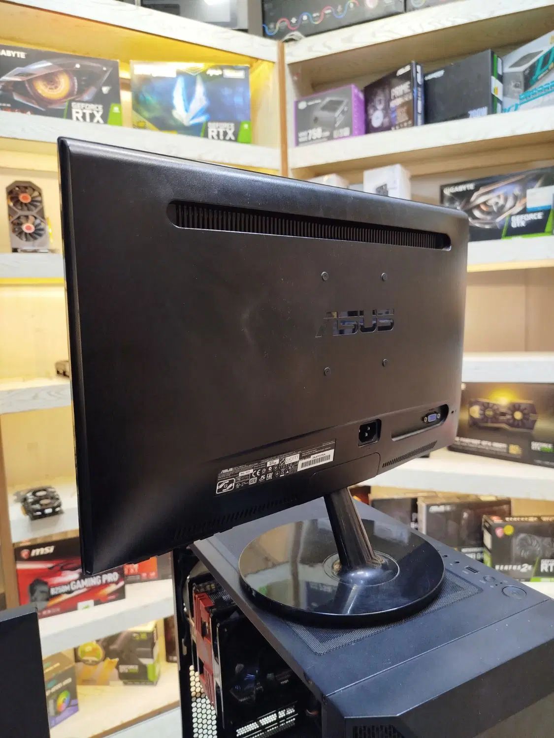 مانیتور 19 اینچ ASUS در حد|قطعات و لوازم جانبی رایانه|مشهد, ارشاد|دیوار
