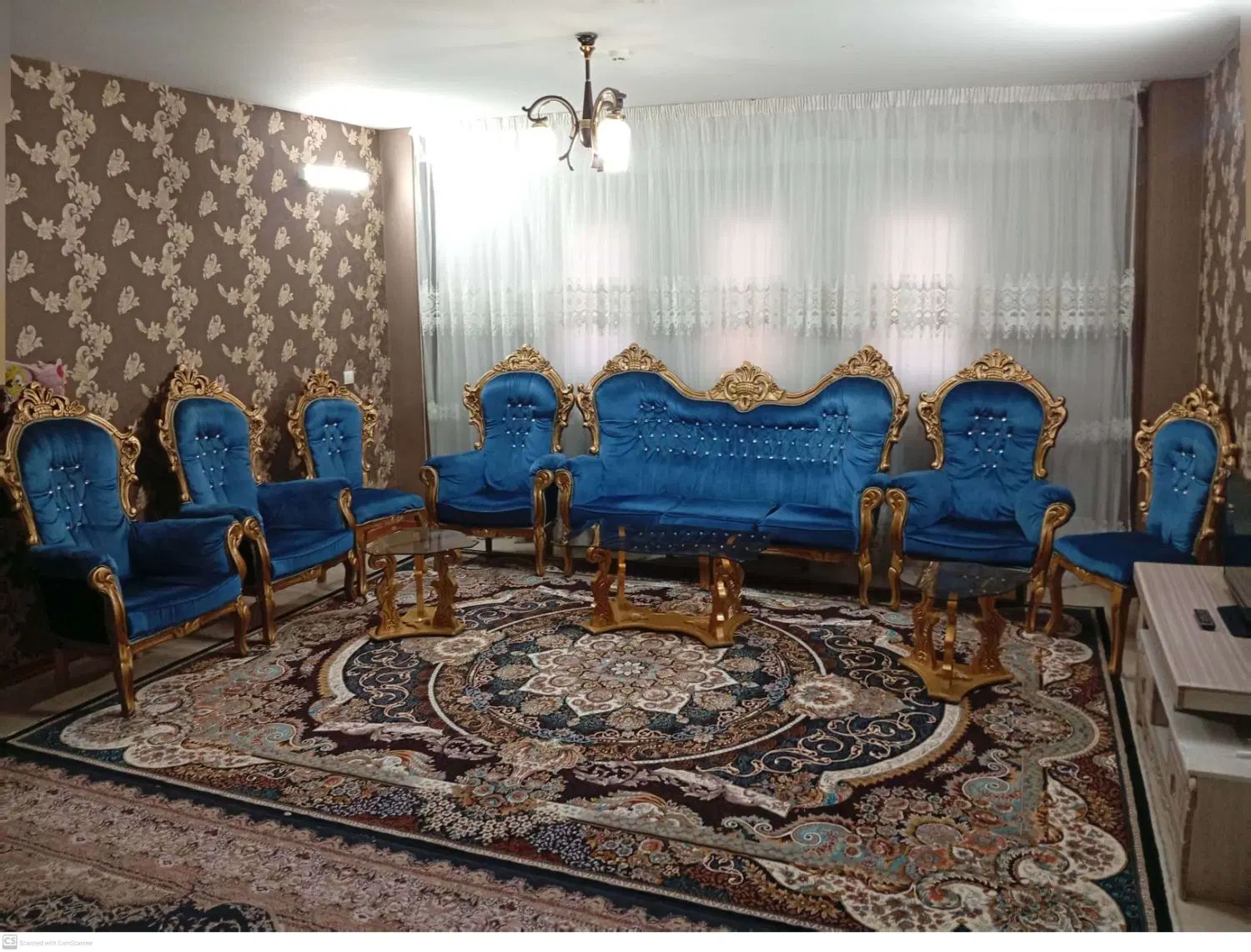 مبلمان سلطنتی نه نفره همراه با سه میز جلو مبلی|مبلمان خانگی و میز عسلی|گلبهار, شهر جدید گلبهار|دیوار