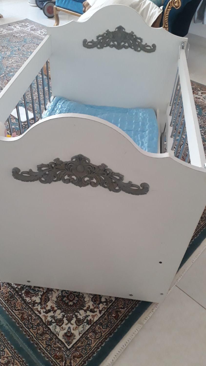 تخت کنار مادر (گهواره)|تخت و سرویس خواب|شهریار, شهریار|دیوار