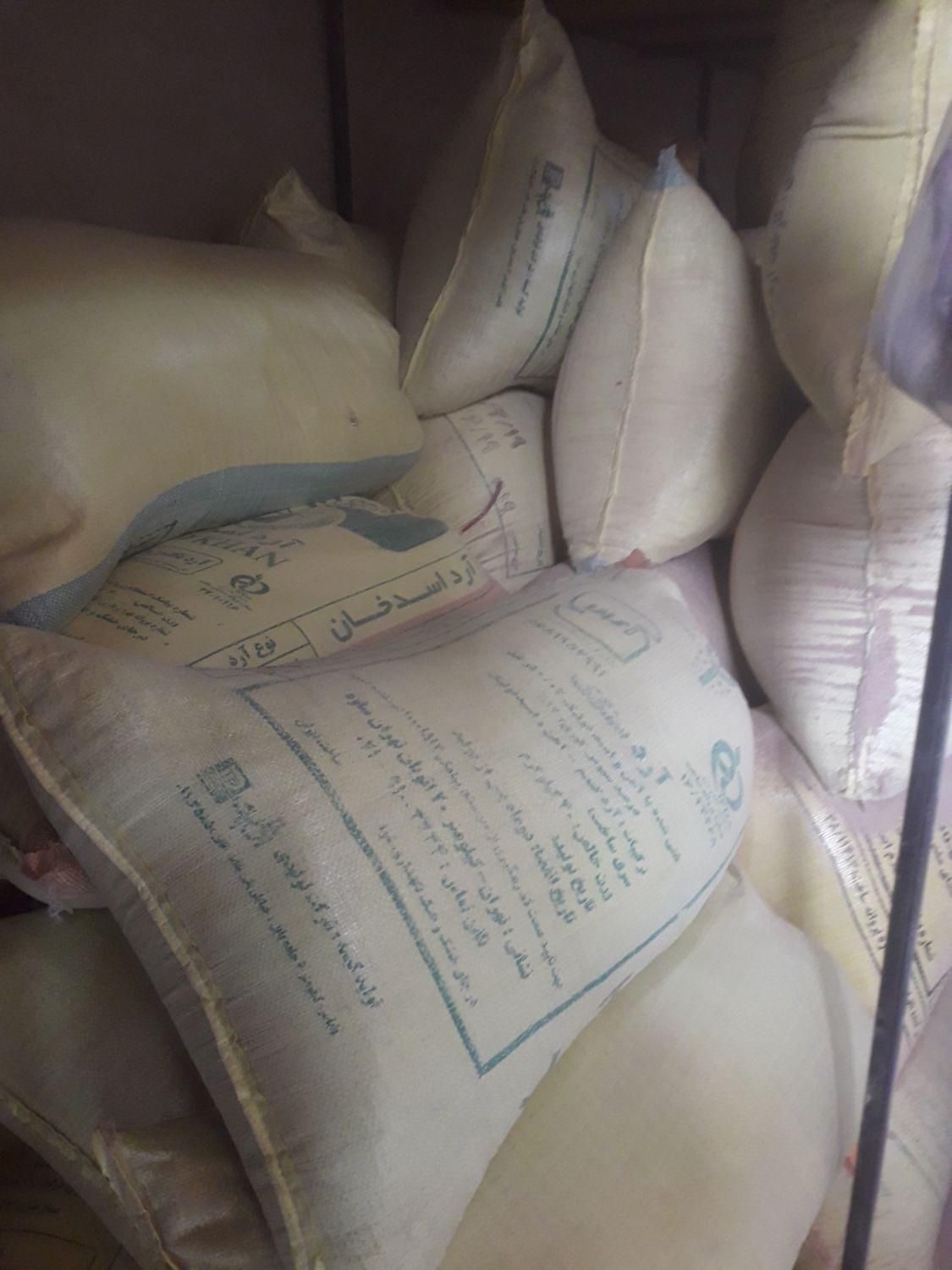 خاک اره خشک خشک و خورده چوپ چنار زغالی|عمده‌فروشی|آفتاب, |دیوار