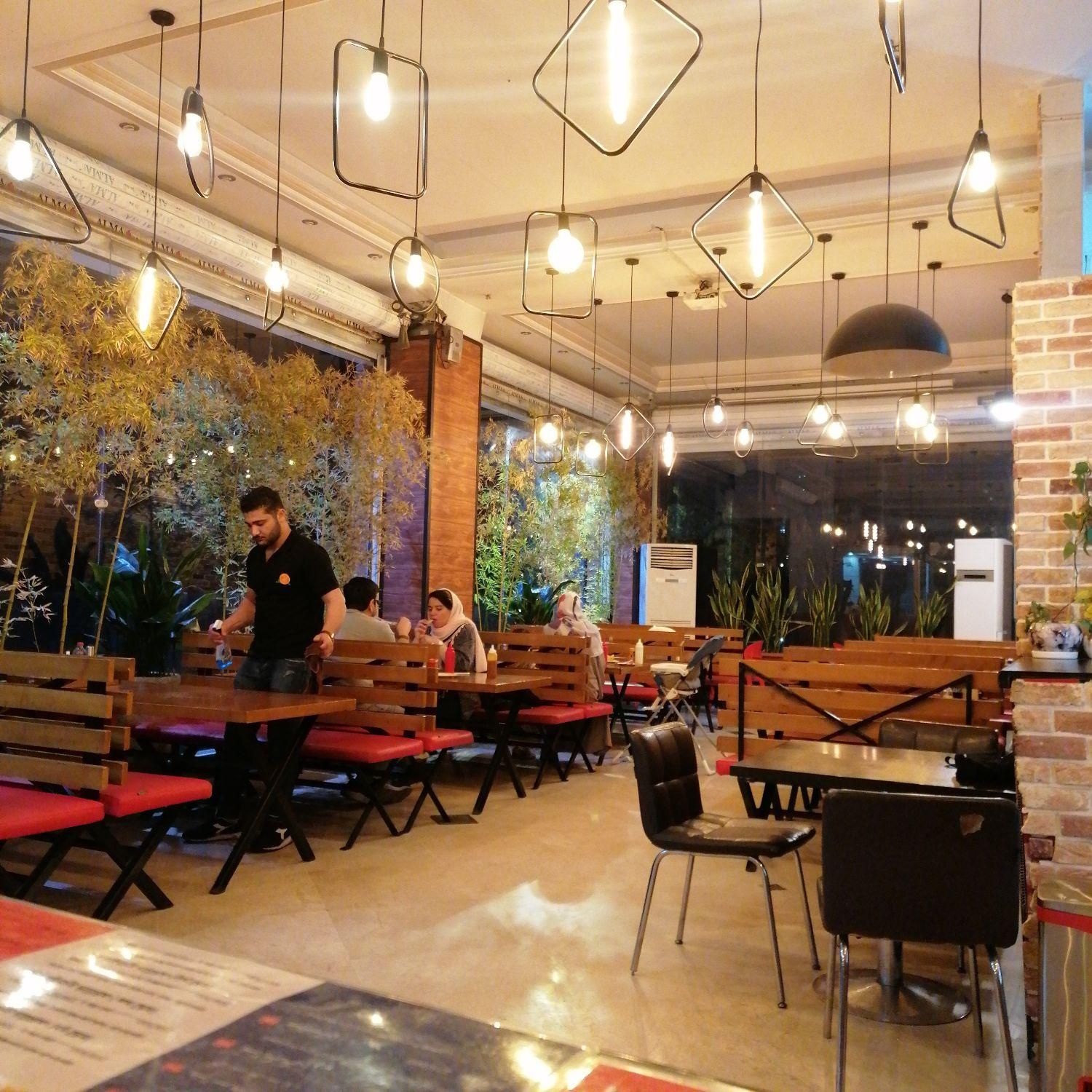 کمک آشپز و بسته بند رستوران|استخدام خدمات فروشگاه و رستوران|تهران, گلستان (شهرک راه آهن)|دیوار