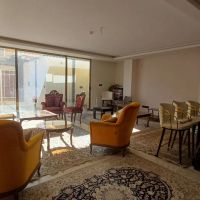 آپارتمان-همکف-حیاط-اختصاصی-چهارباغ-خواجو