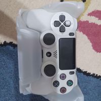 PS4 ۵۰۰ سفید درحد نو به همراه دو دسته ی درحد نو|کنسول، بازی ویدئویی و آنلاین|تهران, صاحب الزمان|دیوار