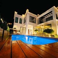 اجاره-کاخ-ویلا-استخر-روباز-مدرن-لوکس-لاکچری