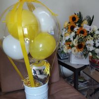 دسته گل آفتابگردان و رز زرد و بادکنک|گل و گیاه طبیعی|تهران, جوادیه تهرانپارس|دیوار