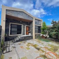 ویلا-نما-سنگی-مشکی-نمیدونم-معمار-چه-فکری-کرده