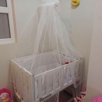 تخت نوزاد کنار مادر|تخت و صندلی بچه|کرج, باغستان|دیوار
