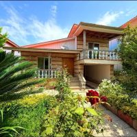 ویلا-نیم-پیلوت-امیرآباد-حیاط-سرسبز-شهرک-سند-تک-برگ