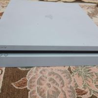 PS4 ۵۰۰ سفید درحد نو به همراه دو دسته ی درحد نو|کنسول، بازی ویدئویی و آنلاین|تهران, صاحب الزمان|دیوار