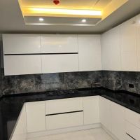 ظفر-با-حیاط-مستقل-نوساز-140متر