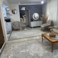 ویلایی-دو-طبقه-همراه-با-یک-مغازه-ی-تجاری