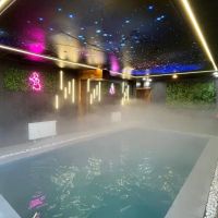 اجاره-باغ-ویلا-با-استخر-سرپوشیده-اب-گرم