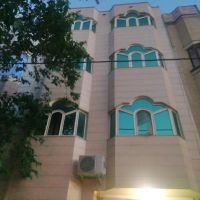 ویلایی-در-چهار-طبقه-با-یک-دربند-مغازه