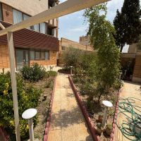 مغازه-تجاری-بر-خیابان-جی