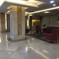 60-متر-دفتر-اداری-دیزاین-شده-با-اتاق-در-لابی-برج