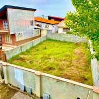 زمین-300متری-دور-دیوارکشی-شده-سند-تکبرگ-آماده-ساخت