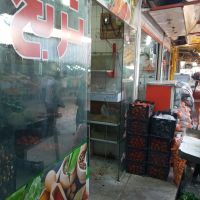 مغازه-واقع-در-بازار-میوه-فروش-های-نمره-یک