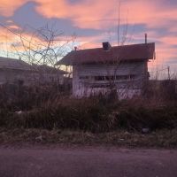 فروش-زمین363متری-با-یک-بنای-قدیمی-بر-آسفالت