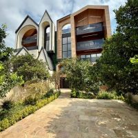 ویلا-با-نمای-فوق-العاده-و-حیاط-سازی-بی-نظیر