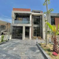 ویلاتریپلکس-همصفا-300مترزمین-270متربنا