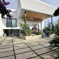 ویلا-باغچه-مدرن-دلـی-فضای-مناسب-دورهمی-هاتون