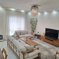 85-متر-سالن-پرده-خور-بدون-مشرف-غرق-نور-چهار-باغ