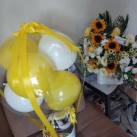 دسته گل آفتابگردان و رز زرد و بادکنک|گل و گیاه طبیعی|تهران, جوادیه تهرانپارس|دیوار