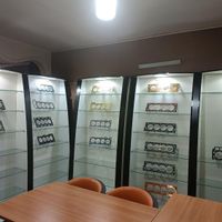 ویترین ایستاده با چراغ زیر قیمت|بوفه، ویترین، کنسول|تهران, بهارستان|دیوار