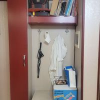 دکور قفسه مبل تکی سالن  کمد جالباسی  میز|آرایشگاه و سالن‌های زیبایی|تهران, خواجه نصیر طوسی|دیوار