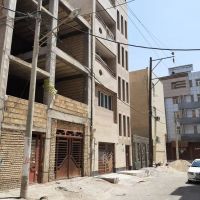 ملک-نیمه-کاره-نزدیک-بازار