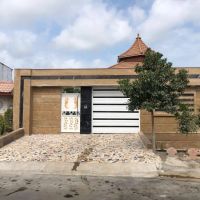 ویلا-استخردار-سرخرود-تک-برگ-روی-میز-شرایطی