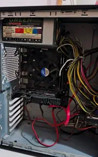 کیس نسل ۹ با مانیتور سامسونگ خیلی کم کار